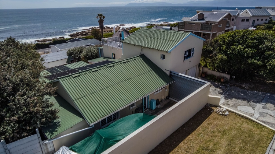 4 Bedroom Property for Sale in Perlemoenbaai Western Cape